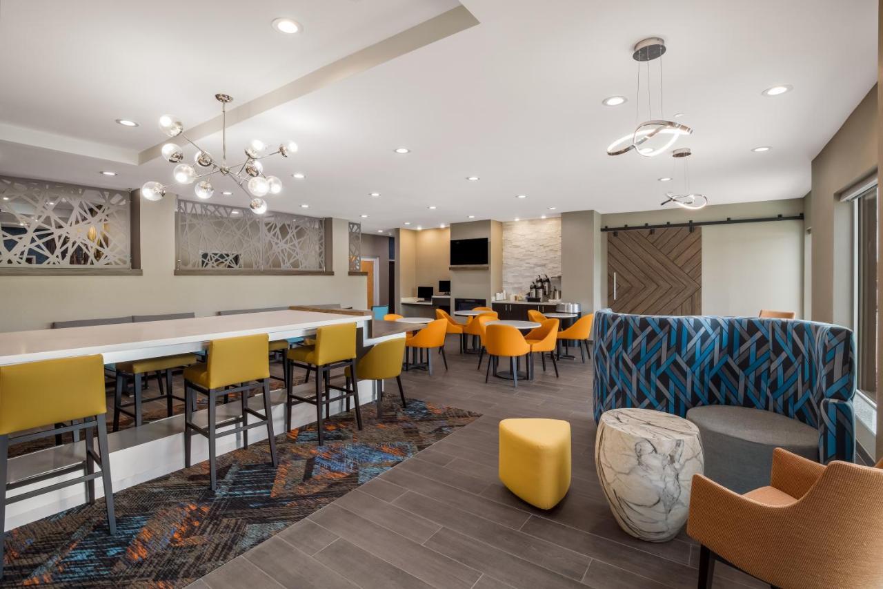 La Quinta Inn & Suites By Wyndham Sulphur Lake Charles Bagian luar foto