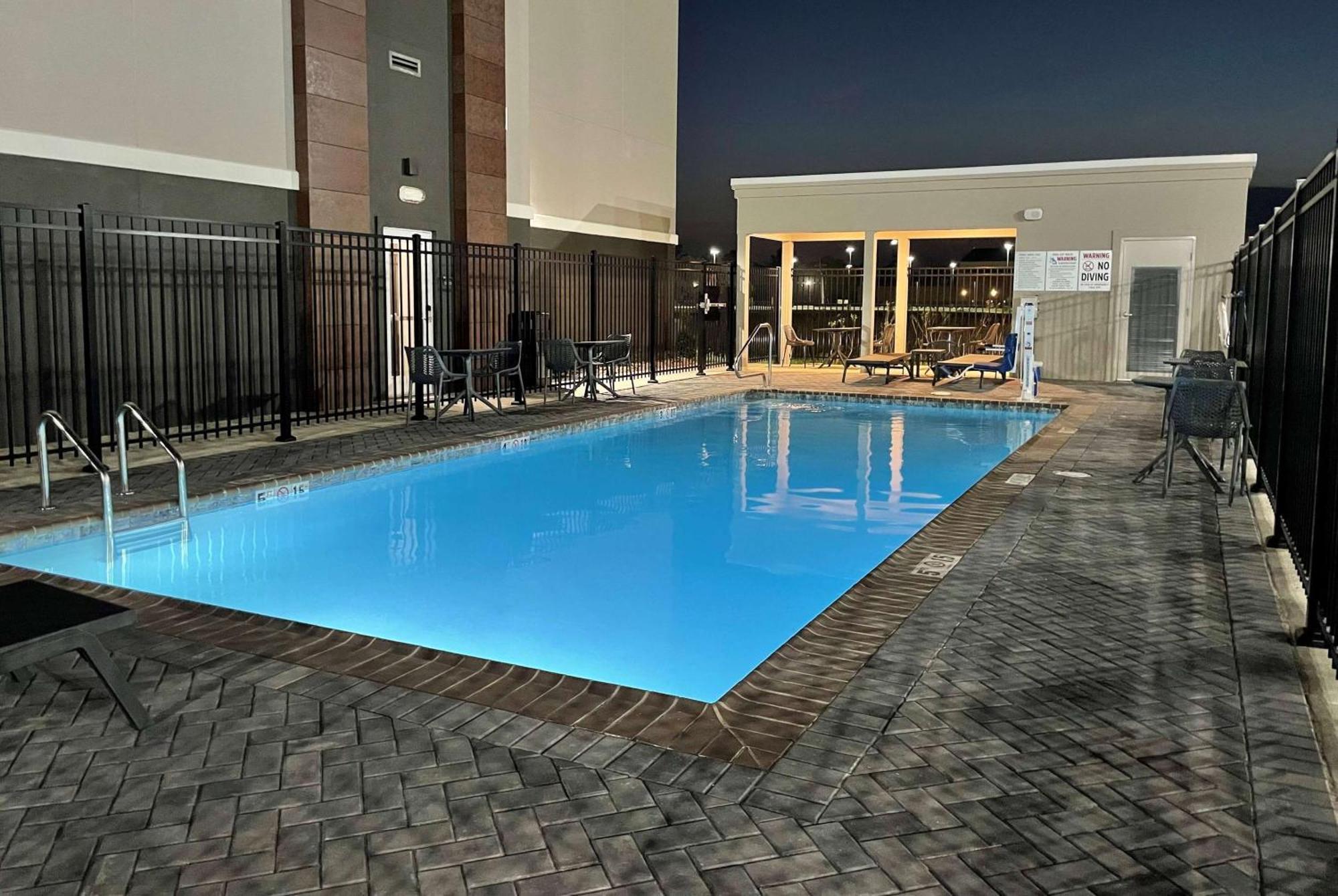 La Quinta Inn & Suites By Wyndham Sulphur Lake Charles Bagian luar foto
