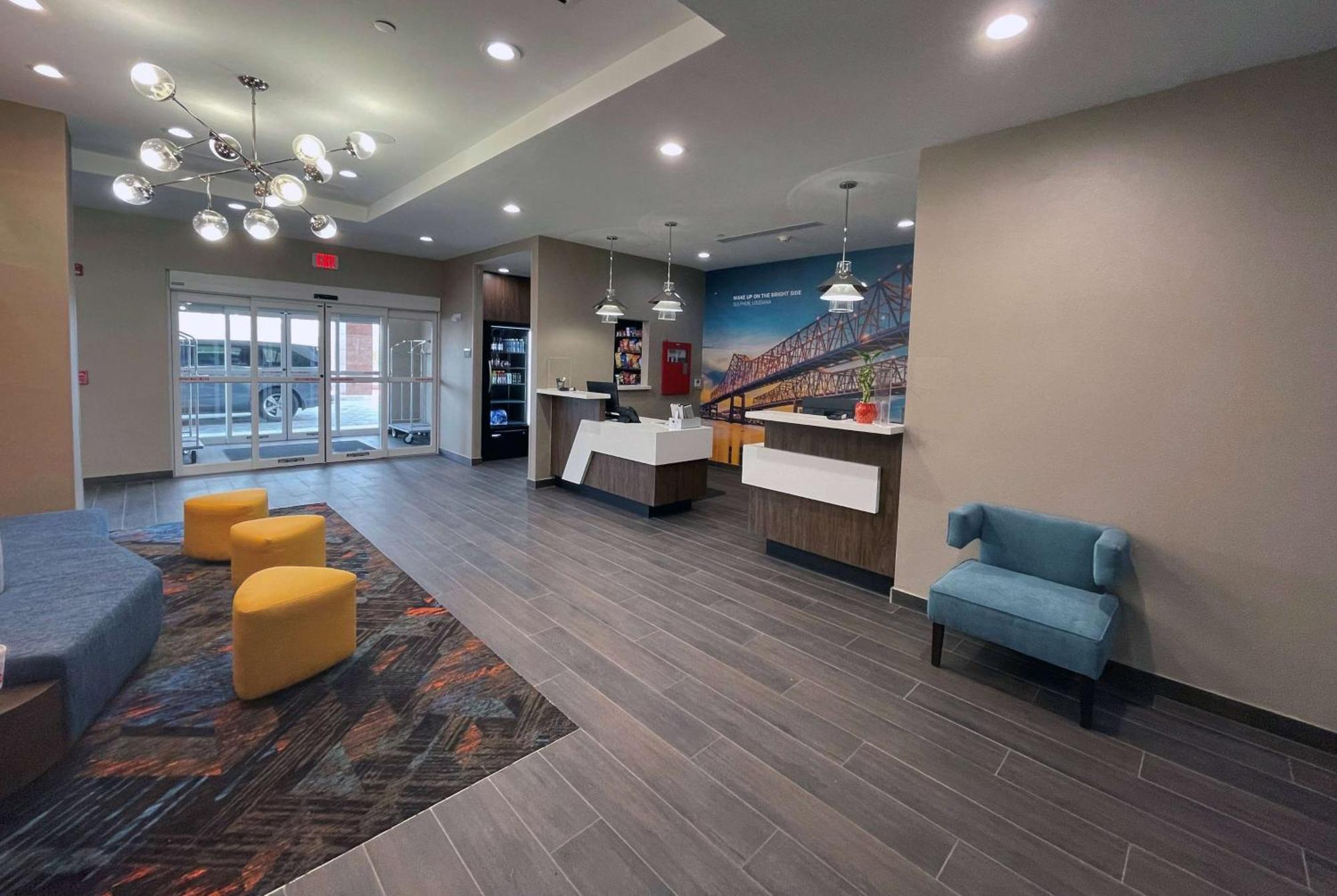 La Quinta Inn & Suites By Wyndham Sulphur Lake Charles Bagian luar foto